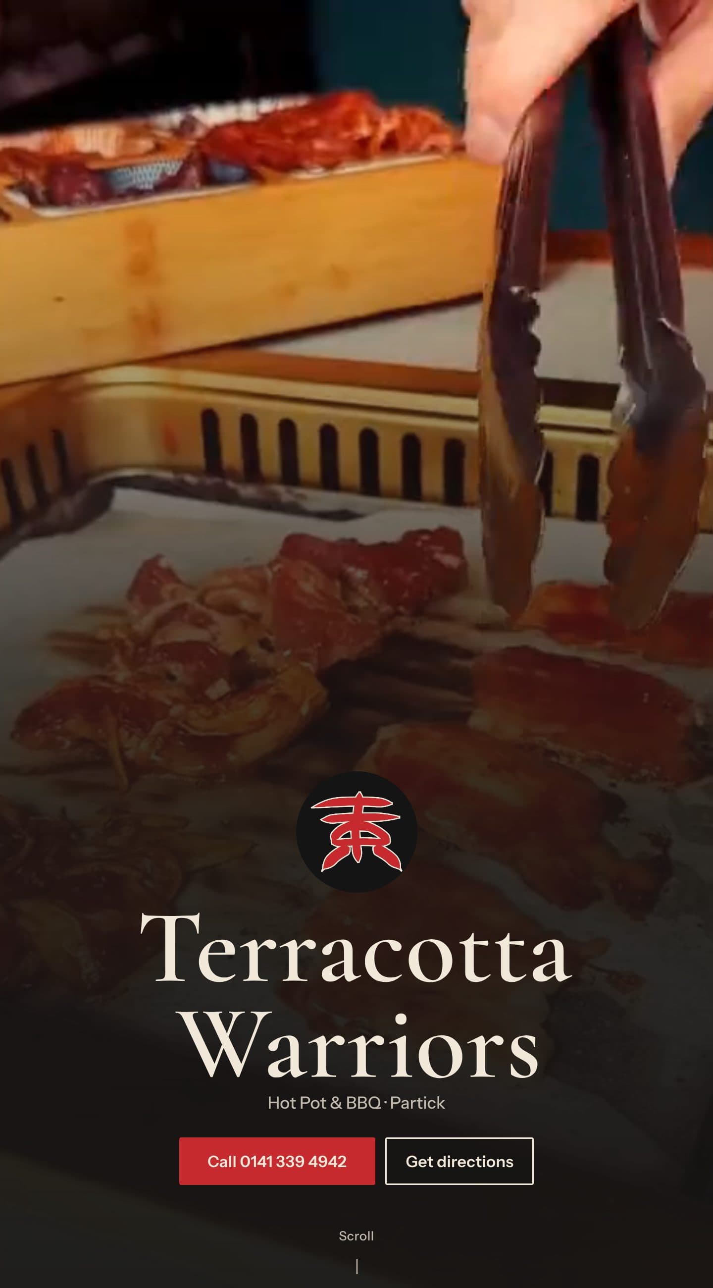 Terracotta Warriors homepage: the dining room under a ceiling of autumn leaves, the restaurant’s red seal and name, and buttons to call or get directions